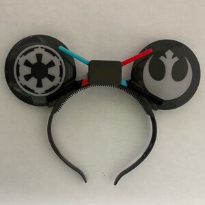 Rare Disney “Star Wars” Light Up Glow Ear Headband